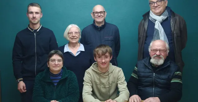photo  une partie des onze élus de la commune. au premier rang : christelle lemasson, théo pinson, yvon frileux ; au second rang : mathieu fléchard, marie hélène jeanmenne, yannick barré et pierre poisson.  &copy;  archives ouest-france 