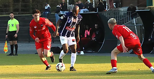 photo  raph kottoy sera l’unique buteur de la soirée  &copy;  serge ruer 