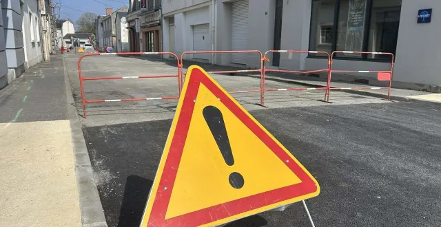 photo  la rue ricard, à thouars, est située entre le boulevard de la république et la place lavault.  &copy;  co – antoine richard 