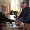 photo  les votants sont nombreux à se mobiliser à la flèche (sarthe) pour le second tours des élections municipales ce dimanche 22 mars 2026. 