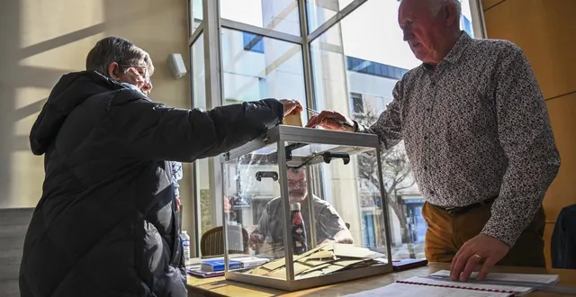 photo  la préfecture vient de communiquer le taux de participation au second tour des élections municipales, ce dimanche 22 mars 2026, à 17 h.  &copy;  le maine libre - denis lambert 
