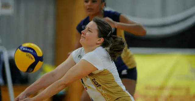 photo  niort, salle barbusse, le 8 mars. julie carpentier et ses coéquipières n’ont rien ramené de loire-atlantique.  &copy;  co – christophe bernard 