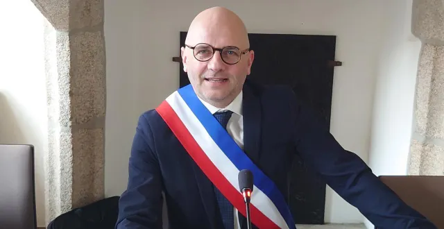 photo  denis prisset, le nouveau maire de mauléon.  &copy;  co 