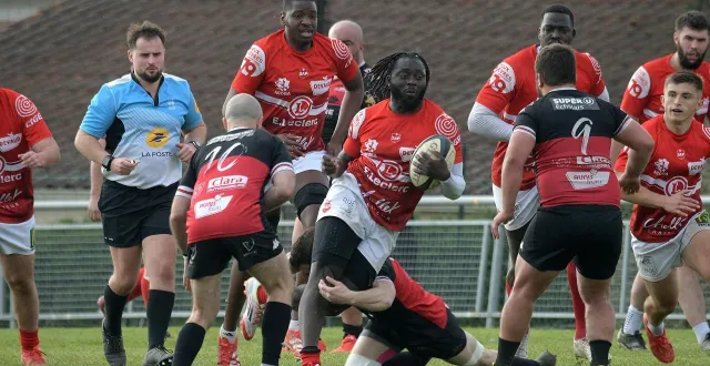 photo  parthenay, stade brisset, dimanche après-midi. sur un petit écart, les gâtinais ont su une nouvelle fois s’imposer.   &copy;  co – stéphane séguinard 