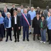 photo  l’équipe municipale autour du maire christophe rouillon. 