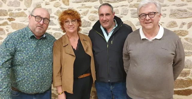photo  eric chevalier (à droite), réélu maire, au côté de jean-marie fragu, premier adjoint, christelle thiollet, deuxième adjointe, et stéphane boutineau, troisième adjoint (de droite à gauche).  &copy;  co 