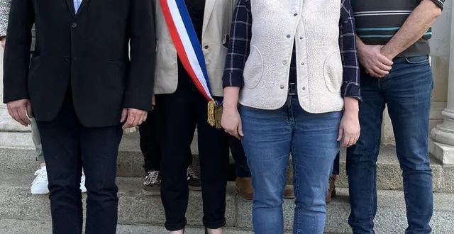 photo  au premier rang, éric poirault, séverine chevé, jennifer piau et xavier prades ; au deuxième rang, isabelle ritouet-cadeau, guillaume pourias, martine bolze et michel perdreau.  &copy;  ouest-france. 