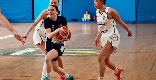 photo  coulaines a longtemps mené avant de craquer sur la fin.  &copy;  le maine libre 