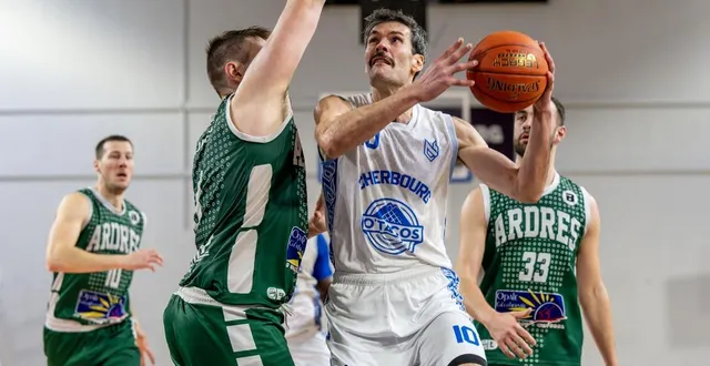 photo  fabien omont et les cherbourgeois restent en vie.  &copy;  christian jézéquel 