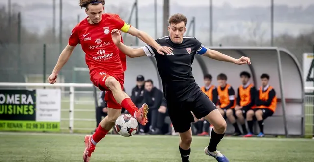 photo  le capitaine des u19 de beaucouzé titouan guillet (à droite), ici lors du match face à saint-renan.  &copy;  franck seurot 