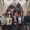 photo  au premier rang, le maire et ses six adjoints, avec de gauche à droite : michel bigot, marie-christine liard, marie tessier, philippe touchain (maire), isabelle routier, éric poujol-luraschi et luc béquet, entourés de l’ensemble des élus siégeant au conseil municipal. 