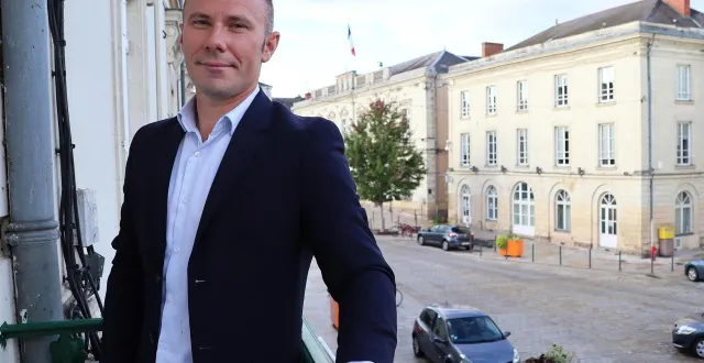 photo  benoît nicolardot, ici lors de sa déclaration de candidature, en septembre 2025, à sablé-sur-sarthe.  &copy;  ouest-france 