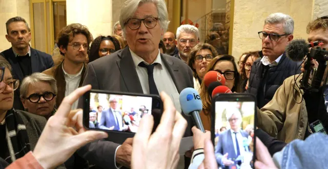 photo  stéphane le foll, ici lors du premier tour de l’élection de mars 2026, au mans (sarthe).  &copy;  ouest-france 