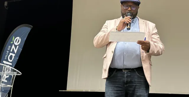 photo  trélazé, salle aragon, dimanche 22 mars. le maire sortant, lamine naham, a été réélu maire de trélazé.  &copy;  co- fabienne supiot 