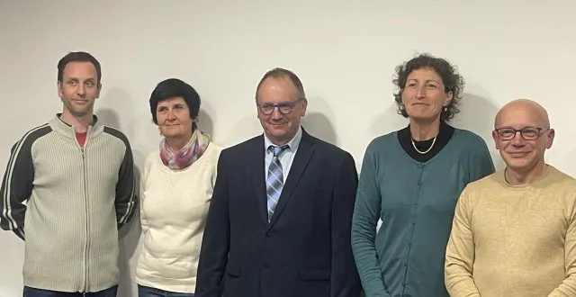 photo  le maire entouré de ses quatre adjoints : nicolas moreau, quatrième adjoint, annick perrichet baudet, première adjointe, patrice leboucher, maire, stéphanie tarnaud, troisième adjointe, et sébastien bouvier, quatrième adjoint.  &copy;  ouest-france 