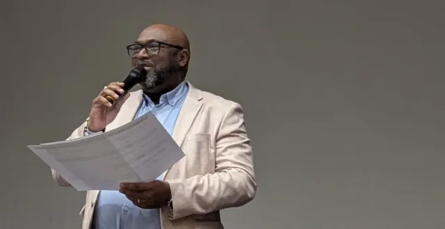 photo  lamine naham garde son poste de maire.  &copy;  ouest-france 