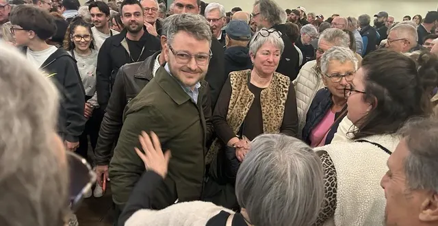 photo  ryan lequien, à son arrivée ce dimanche soir dans la salle municipale, était en ballottage très favorable face au maire sortant.  &copy;  co - jordan guérin-morin 
