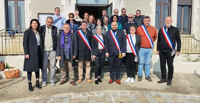 photo  le nouveau conseil municipal de sauzé-entre-bois est désormaisen place.  &copy;  co 