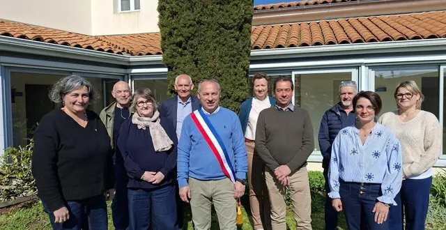photo  henri-pierre babeau, entouré de ses adjoints et des délégués.  &copy;  co 