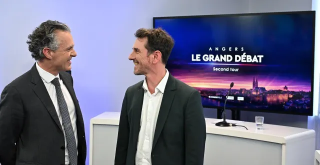 photo  angers, jeudi 19 mars 2026. christophe béchu et romain laveau, ici sur le plateau d’angers télé avant le dernier débat, étaient les deux candidats du second tour.  &copy;  co - josselin clair 