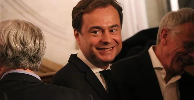 photo  le maire sortant de caen (calvados), aristide olivier, est réélu maire avec 59,37 % des voix.  &copy;  ouest-france 