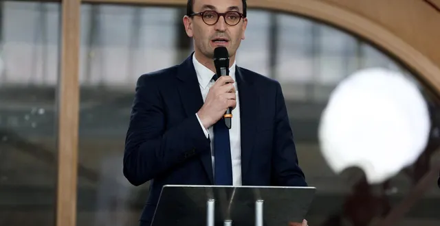 photo  thomas cazenave prend la parole lors d’un débat diffusé sur la chaîne de télévision locale tv7 à bordeaux, le 26 février 2026.  &copy;  romain perrocheau/afp 