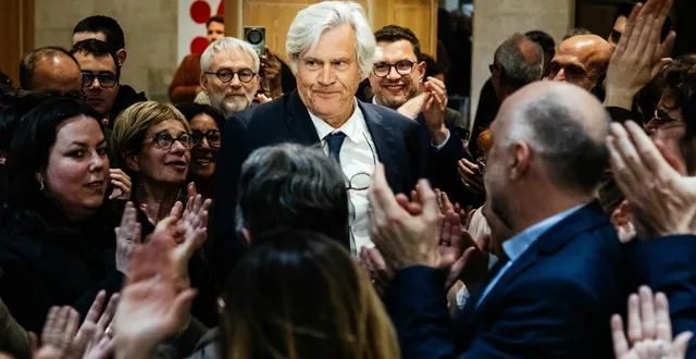 photo  stéphane le foll, large vainqueur de l’élection municipale de mars 2026 au mans (sarthe), ici félicité par ses colistiers et ses soutiens.  &copy;  ouest-france 