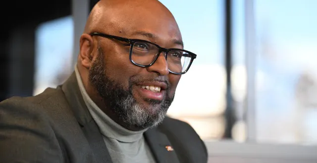 photo  lamine naham est élu maire de trélazé (16 333 habitants) avec 46,97 % des voix.  &copy;  co – josselin clair 