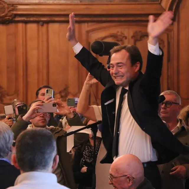 photo aristide olivier a explosé de joie, sur la scène montée à l’hôtel de ville de caen, dimanche 22 mars 2026. le maire sortant est arrivé, sans grande surprise, largement en tête du second tour des élections municipales.  ©  ouest-france