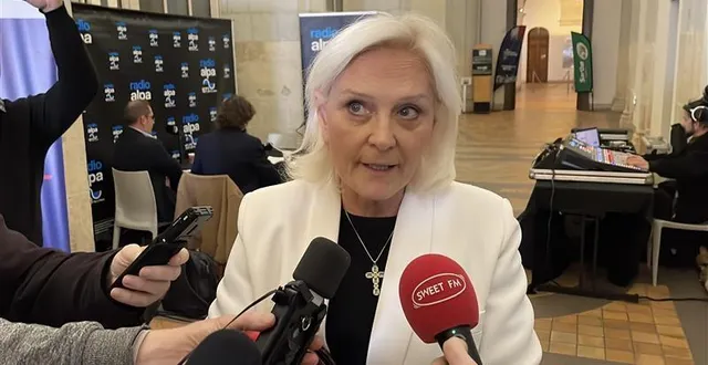 photo  marie-caroline le pen, déléguée départementale du rassemblement national en sarthe, était présente à la préfecture au mans.  &copy;  ouest-france 