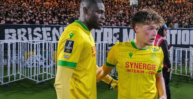 photo  mohamed kaba et johann lepenant étaient extrêmement déçus après cette nouvelle défaite des canaris, hier soir, contre strasbourg.  &copy;  simon torlotin / ouest-france 