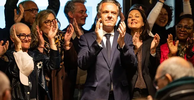 photo  angers, dimanche 22 mars 2026. christophe béchu savoure sa réélection, entouré de ses colistiers, dont sa première adjointe, christelle lardeux-coiffard, et florence dabin, présidente du département, qui se trouvait en 58e place sur la liste.  &copy;  co - régine lemarchand 