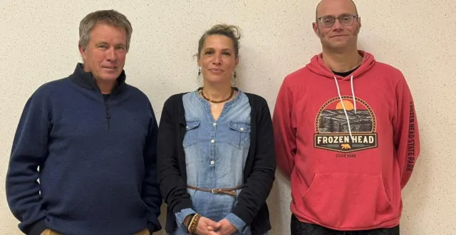 photo  de gauche à droite, olivier boulay, maire, aline barrier, 1re adjointe et christian mauduit, 2e adjoint.  &copy;  ouest-france 