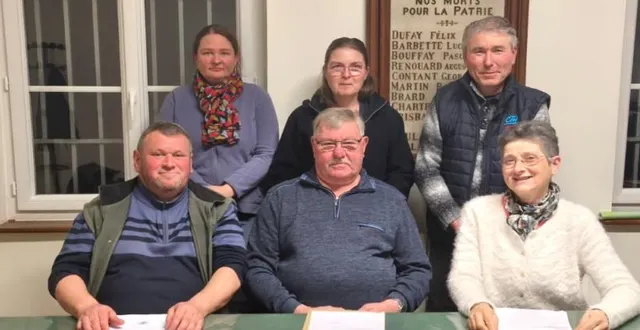 photo  assis, de gauche à droite : frédéric pateau, premier adjoint, patrick poisson, maire, véronique freyss, deuxième adjointe. debout, de gauche à droite : kathleen penitzka, aurélie richard, pascal michel. absent : thierry mialet.  &copy;  ouest-france 