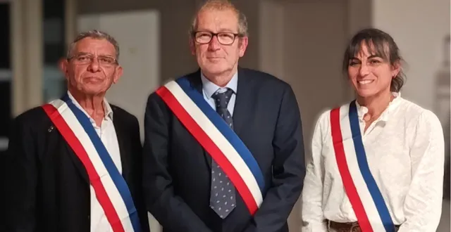 photo  marc bainvel, nouveau maire des garennes-sur-loire, entouré des deux maires délégués, christian carmet et audrey bonnier boré à l’issue de la séance d’installation.  &copy;  co 