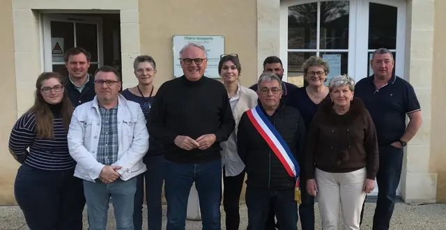 photo  le conseil autour du maire, didier rattier.  &copy;  ouest-france 
