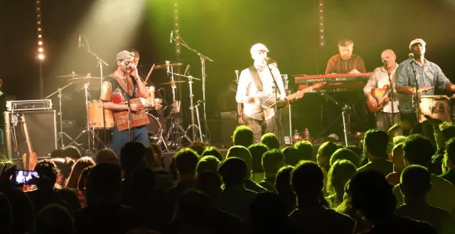 photo  l’orchestre national de barbès a embrasé le rabelais, samedi.  &copy;  ouest-france 
