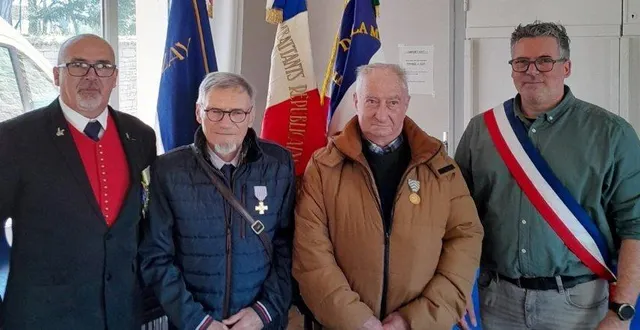 photo  les médaillés avec olivier gayet et édouard savariau.  &copy;  co 