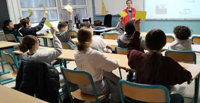 photo  les élèves de cinquième ont découvert le monde des entreprises à travers un mini-forum des métiers.  &copy;  le maine libre 