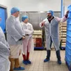photo  david landeau, le responsable de la cuisine centrale de sablé-sur-sarthe, a animé les visites lors des portes ouvertes de l’établissement, samedi 21 mars 2026. 