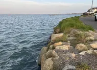 photo  à leur arrivée dimanche 22 mars, les secours ont retrouvé le corps une femme de 60 ans, sur des rochers, dans le port du croisic. 