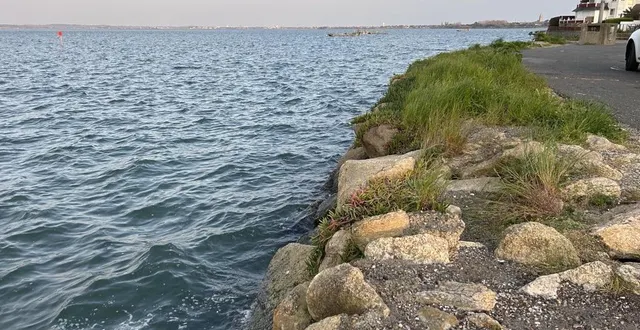 photo  à leur arrivée dimanche 22 mars, les secours ont retrouvé le corps une femme de 60 ans, sur des rochers, dans le port du croisic.  &copy;  ouest-france 
