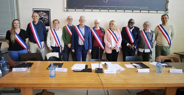 photo  gilles leproust et les nouveaux adjoints au maire  &copy;  ouest-france 