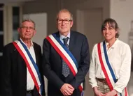 photo  marc bainvel, nouveau maire des garennes-sur-loire, entouré des deux maires délégués, christian carmet et audrey bonnier boré à l’issue de la séance d’installation. 