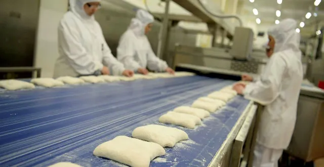 photo  avec le rachat de panamar bakery en espagne, bridor (filiale du groupe le duff) devient le leader mondial de la boulangerie industrielle surgelée. ici l’usine de servon-sur-vilaine (35).  &copy;  ouest france marc ollivier. 