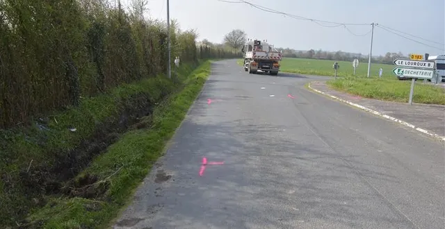 photo  un accident entre deux cars scolaires qui transportaient des jeunes âgés de 12 à 17 ans s’est produit ce lundi matin 23 mars à chazé-sur-argos dans le nord-ouest du maine-et-loire. la collision a eu lieu sur la route départementale 73 au carrefour entre la route vers loiré et celle vers le louroux-béconnais.  &copy;  photo co - joël audouin 