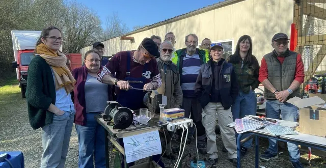 photo  l’équipe de la recyclerie les fourmis vertes à landisacq (orne) pour le grand répartout.  &copy;  ouest-france 