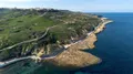photo  vue aérienne du littoral nord près de la baie de xwejni, à zebbug, gozo, malte, le 14 décembre 2025. 