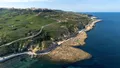 photo  vue aérienne du littoral nord près de la baie de xwejni, à zebbug, gozo, malte, le 14 décembre 2025. 