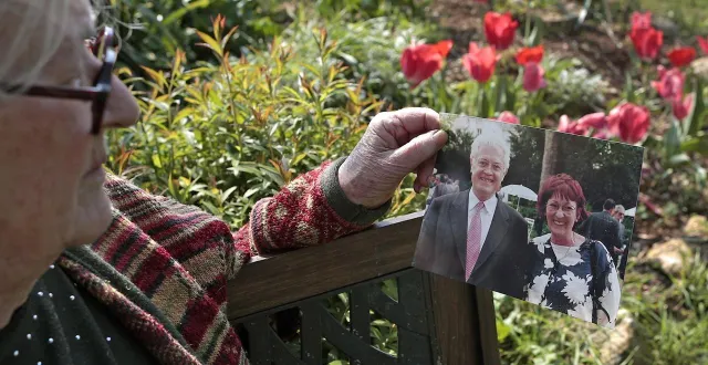 photo  geneviève gaillard possède de plusieurs photos d’elle et lionel jospin.  &copy;  co - benoit felace 